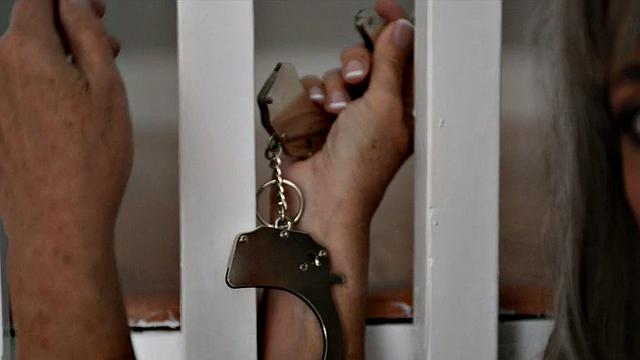 Silvia Foxx dominates herself