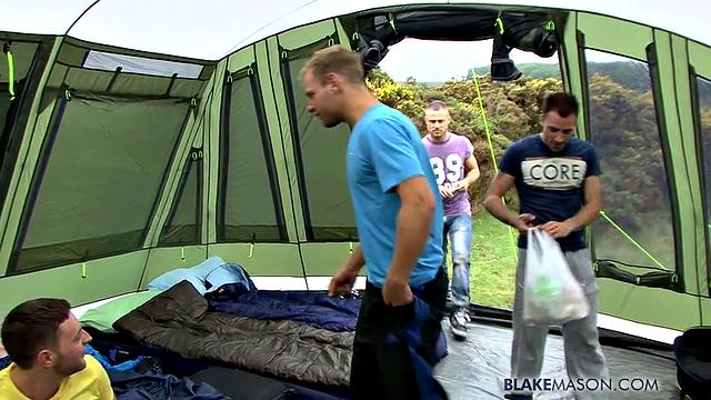 Mating Season Episode 7: Bradley Finds A Wanker To Fuck - Mating Season Ep. 7: Bradley Finds A Wanker To Fuck