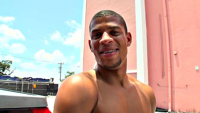 Ebony picked up thug fucked outdoors for cash by white top