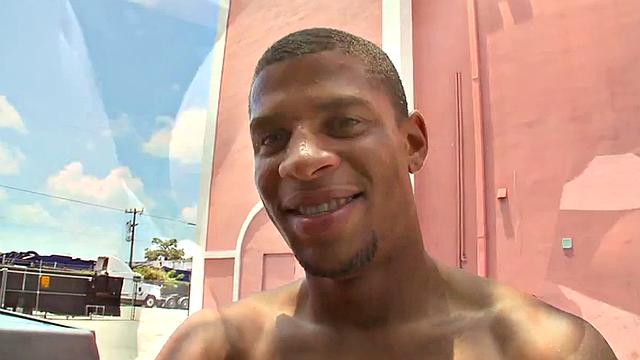 Ebony picked up thug fucked outdoors for cash by white top