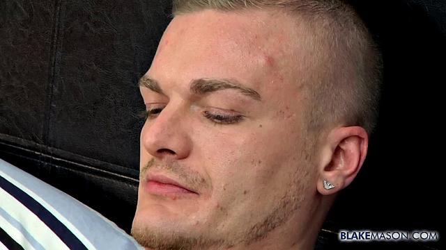 Мастурбируем с волосатым Люком - Luke Stacks