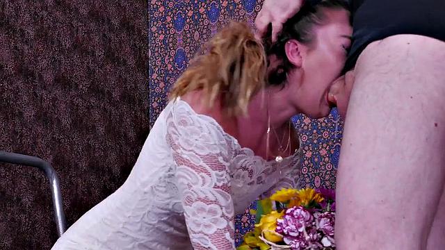 Submissive babe sucking her master