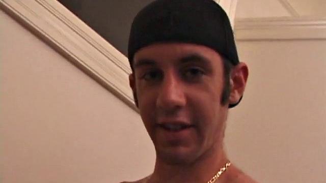 Любитель снимает, как сам сосет и жестко трахается на камеру