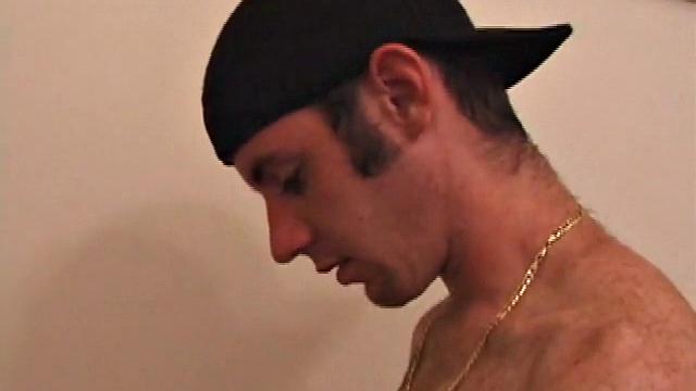 Любитель снимает, как сам сосет и жестко трахается на камеру