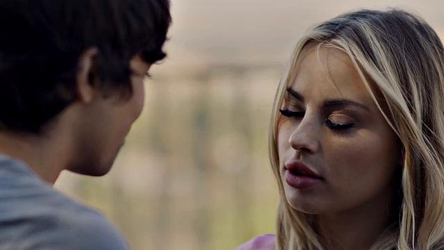 Bigbooty babe passionately fucked by her lover