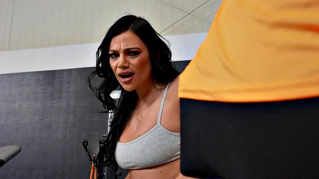 Short boi fucks curvy MILF with big ass and big boobs in gym