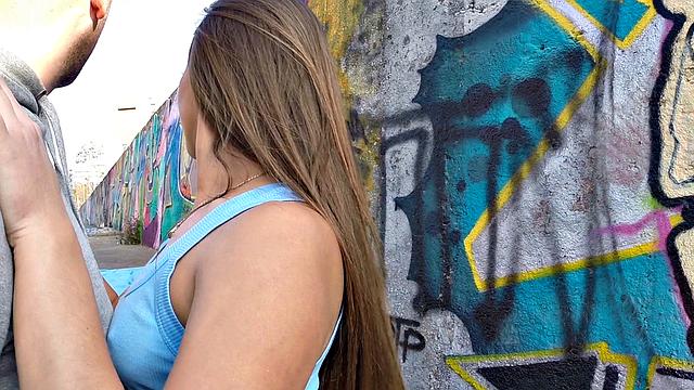 барселонская минета: амиря глотает на виду у всех