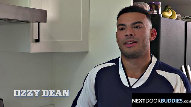 Джейден Маркос тренирует напарника - мяч тут явно лишний