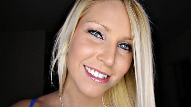 Horny Babe Gets Fucked