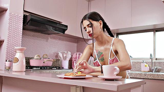 Tormenta: Fuck Machine Pink In The Kitchen