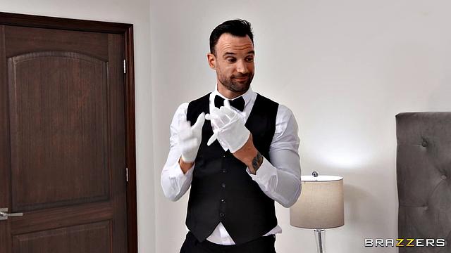 Pillow-Humping Humpette Enjoys A Threesome