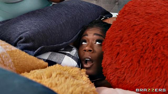 Pillow-Humping Humpette Enjoys A Threesome