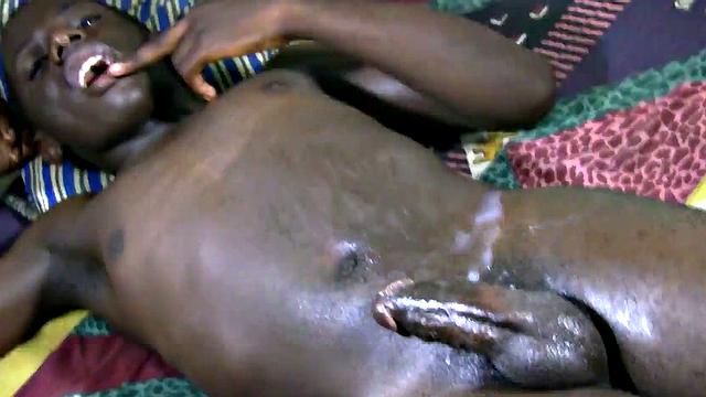 черный красавчик на двоих без резины, финал - мощная дрочка