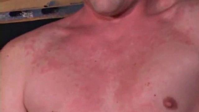 Zack Perry дрочит на камеру и кончает