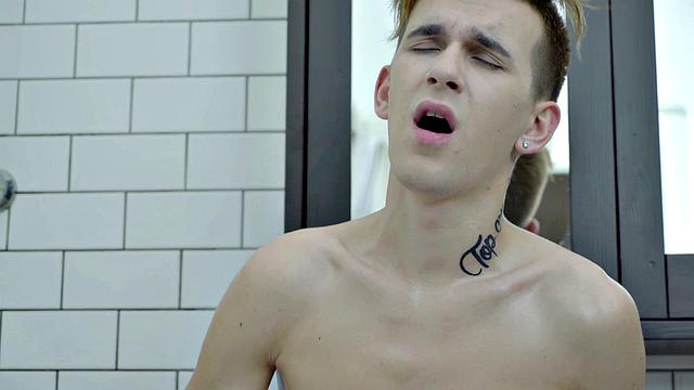 Skinny twink wanking in bathroom before cumming