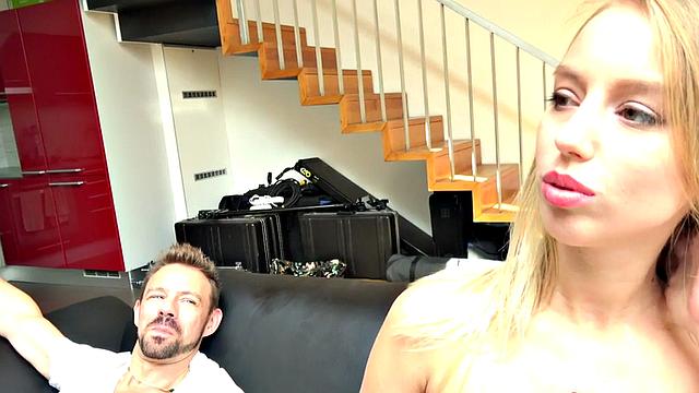 Anal loving babe sucks dick while assfucking