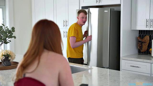 Taking Care Of My Stepmom's Pussy - S2:E4