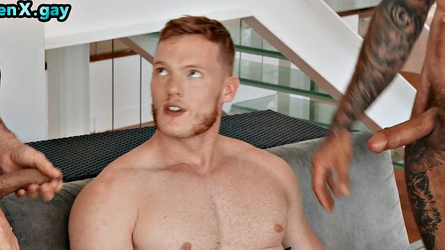 Жаркие красавчики сходят с ума: тройничок и страстный футфетиш