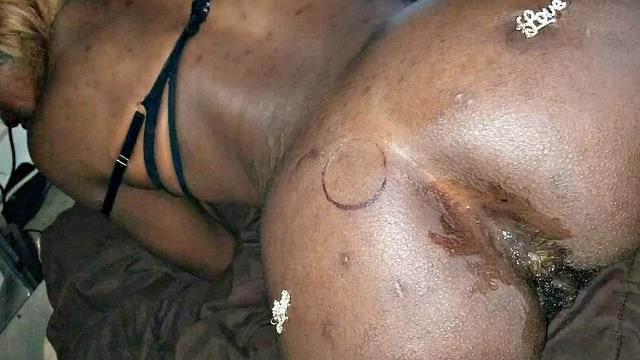 A Texas twat get filled with cream while getting doggy-styled in lingerie