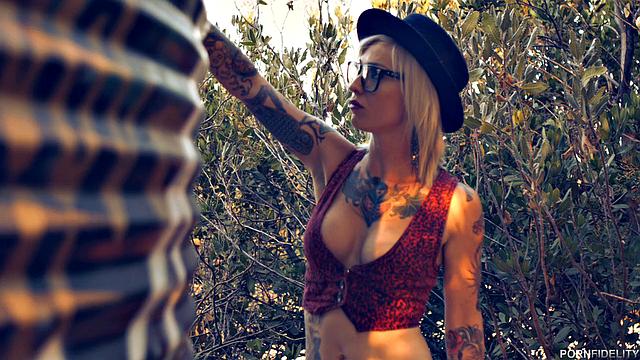 смотри, как анна белл пикс, клеио валентиен и мэдисон устраивают жаркий трах