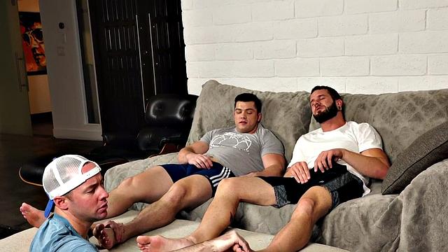 Footfetish bottom barebacked in 3way till cum on feet