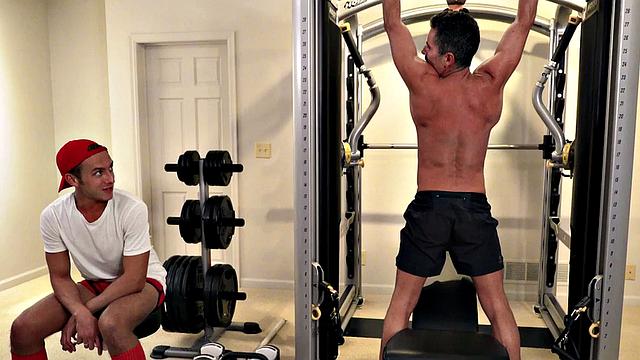 Gym gaydaddy bottomed by cute blond after workout