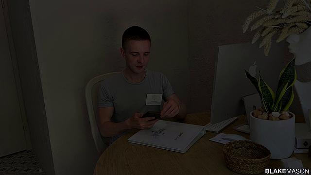 Милый мальчик обслуживает на пять звёзд - Apolo Adrii и Serge Shepard