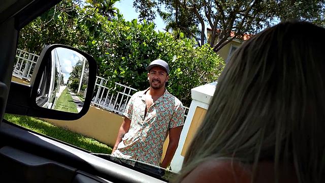 Straight amateur jock fucks gay facial in public van outdoor