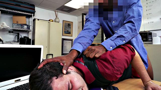 этот подчинённый не делает отчёты - ему в офисе ббс в заднице важней