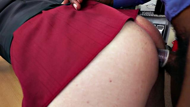 этот подчинённый не делает отчёты - ему в офисе ббс в заднице важней