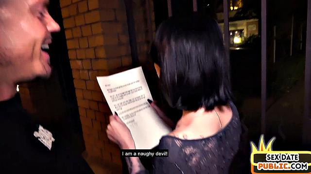 Real amateur tattooed babe fucked in hotel by date