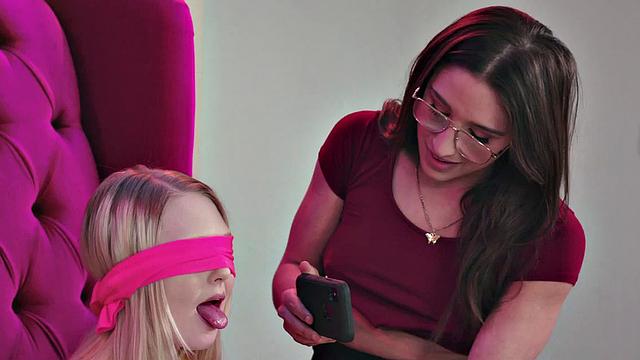 Lez babe enjoys facesitting and tribbing 3some