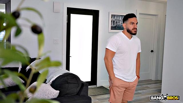 падчерица связала себя и соблазнила отчима в спальне