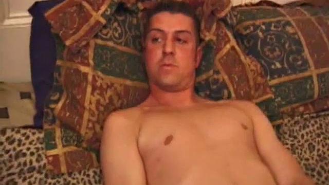 Amateur Jeremy Jerks Off 