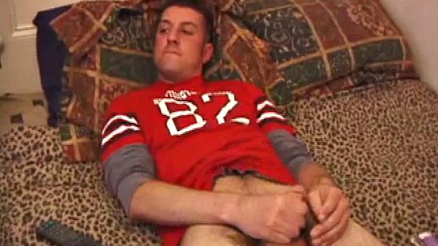 Amateur Jeremy Jerks Off 