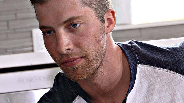 соседка полезла под плиту, а я полез к ней под юбку