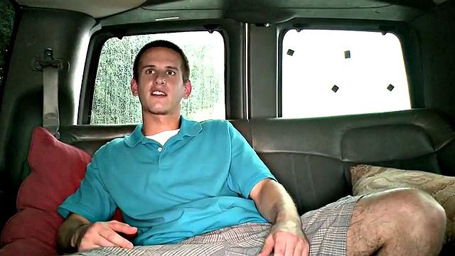 Татуированный спортсмену в автобусе залетает порция спермы - мыло забудь