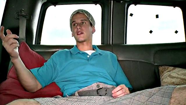 Amateur dude cums on tattooed gay jock in pickup bus