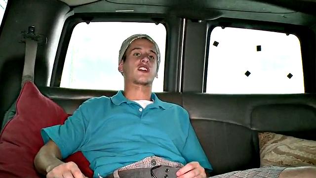 Amateur dude cums on tattooed gay jock in pickup bus