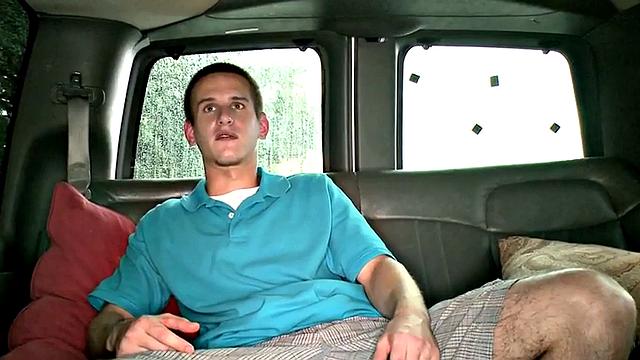 Amateur dude cums on tattooed gay jock in pickup bus