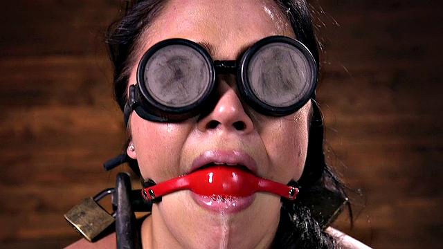 Electrosex session for skank