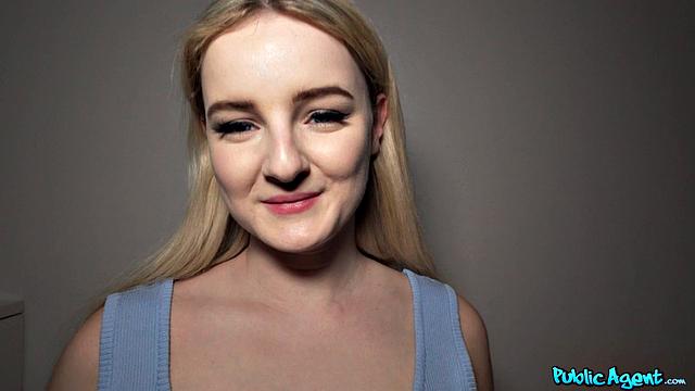 Элайза Ейвс сосет за 500 евро и показывает как надо трахаться по-чешски с юмором и без комплексов!