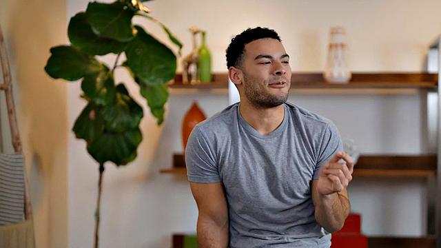 Amateur jock solo masturbating after casting