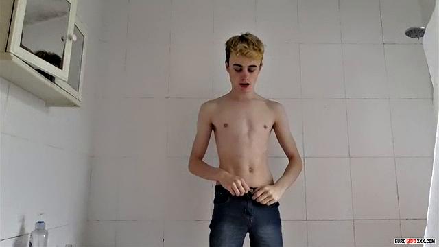 Harry Alexander Squirts Cum In the Shower