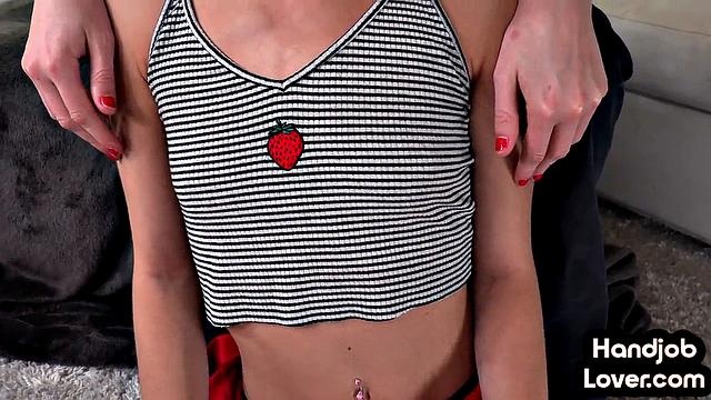 стройная крошка доводит любовника до финального взрыва