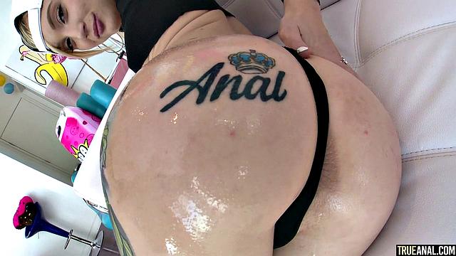 дакота выжимает по полной в жестком анал-сессии