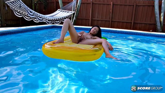 He rparents are out, so teen Lulu plays