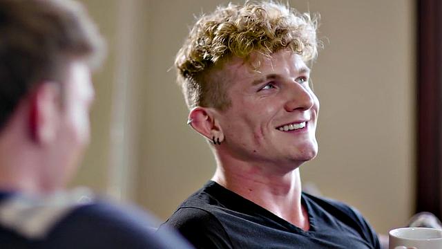 Blond stud bareback fucks asshole after kissing