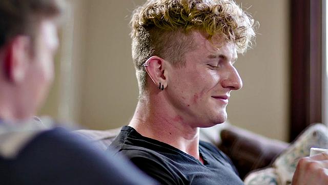 Blond stud bareback fucks asshole after kissing