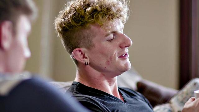 Blond stud bareback fucks asshole after kissing